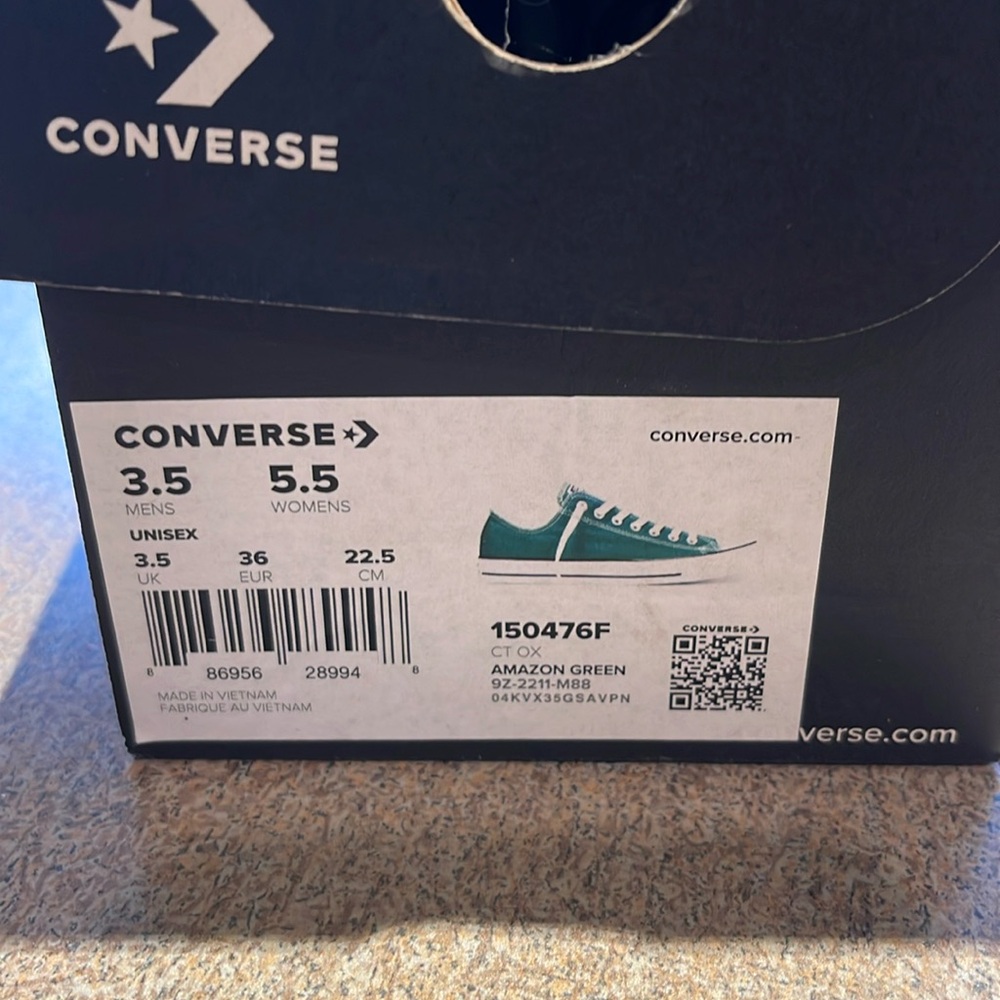 Brand new Amazon green converse sneakers
